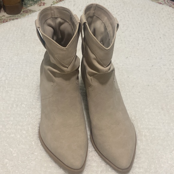 Boots - Picture 3 of 3